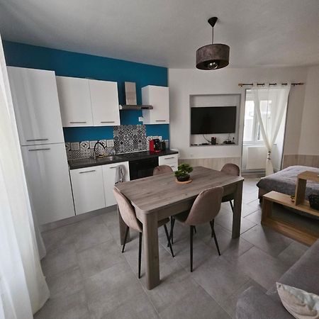 Sarl La Famille 2 Apartment อองกูแลม ภายนอก รูปภาพ